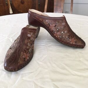 Women's Brown Floral Leather Slip-On Mules